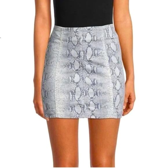 Free People Snakeskin Print Mini Skirt Grey and White Size 2 - Picture 1 of 9